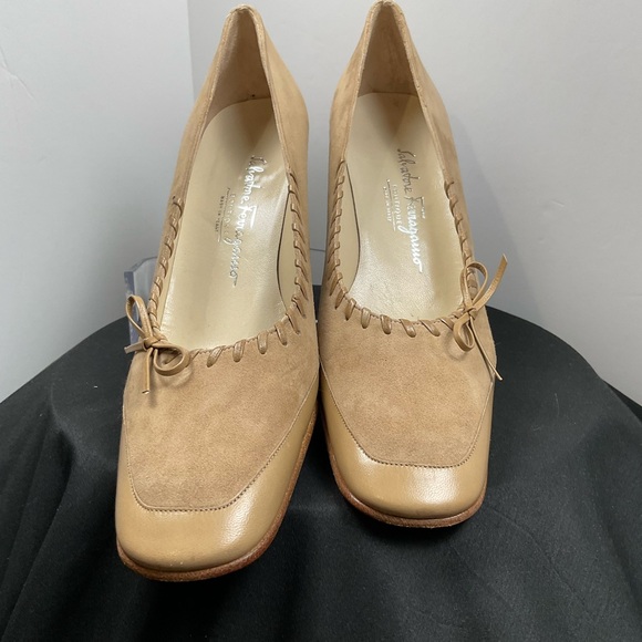 Vintage Salvatore Ferragamo Beige Leather Heels - Picture 9 of 13